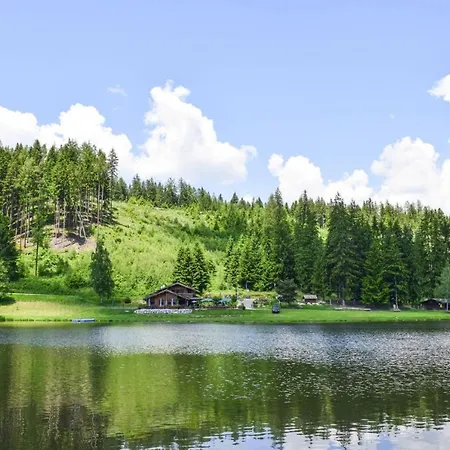 Huette Bei Trabochsee Und Eisenerzer Alpen