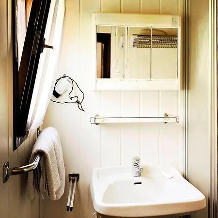 Huette Bei Trabochsee Und Eisenerzer Alpen Dom wakacyjny *